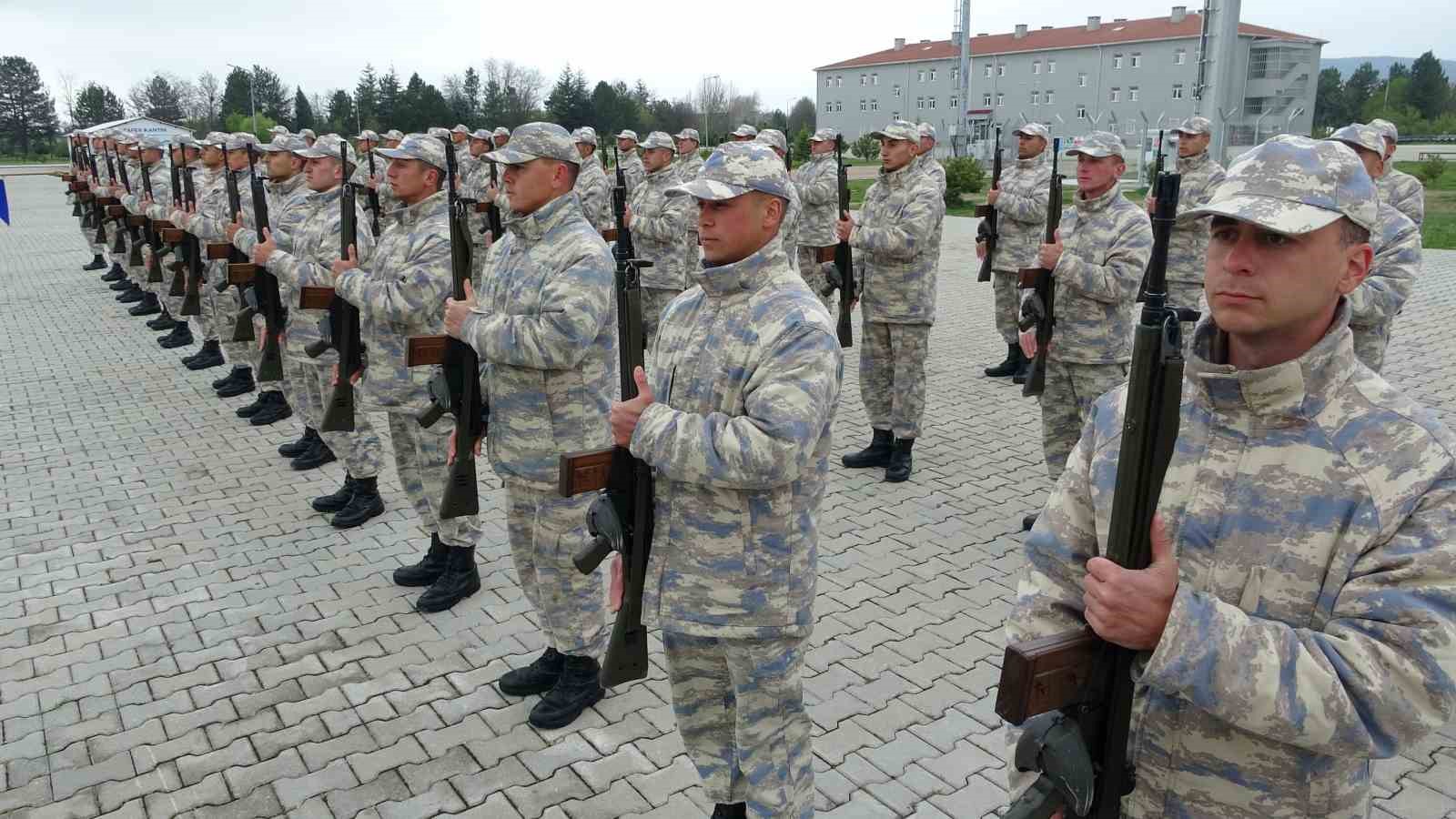 K&uuml;tahya Hava Er Eğitim Tugay Komutanlığında 1 yılda 33 bin Mehmet&ccedil;ik eğitim aldı
