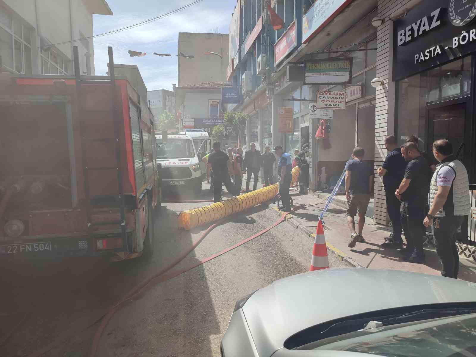 Keşan&rsquo;da &ccedil;ocuk giyim mağazasında yangın
