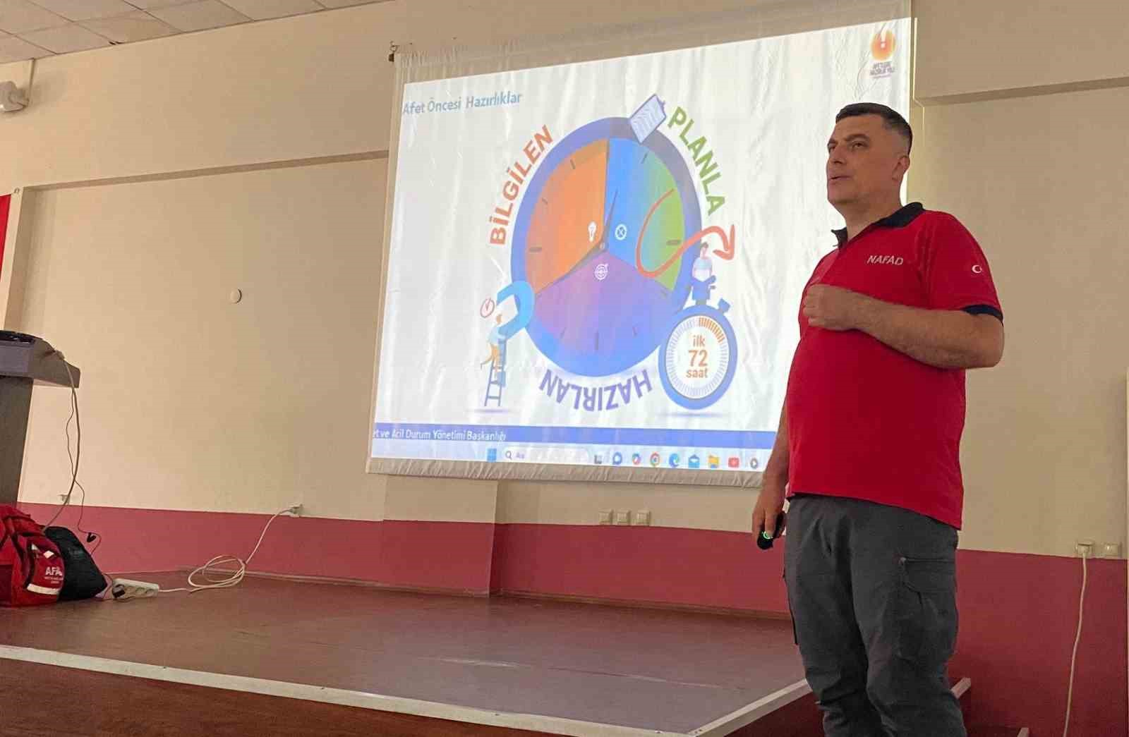 Bozdoğan MYO &ouml;ğrencilerine Afet, Deprem ve İlk Yardım Eğitimi verildi
