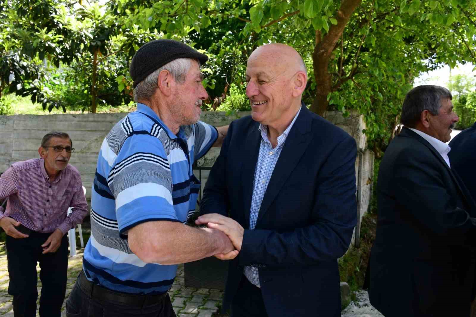 Mahalleliden yol yapımına yemekli teşekk&uuml;r
