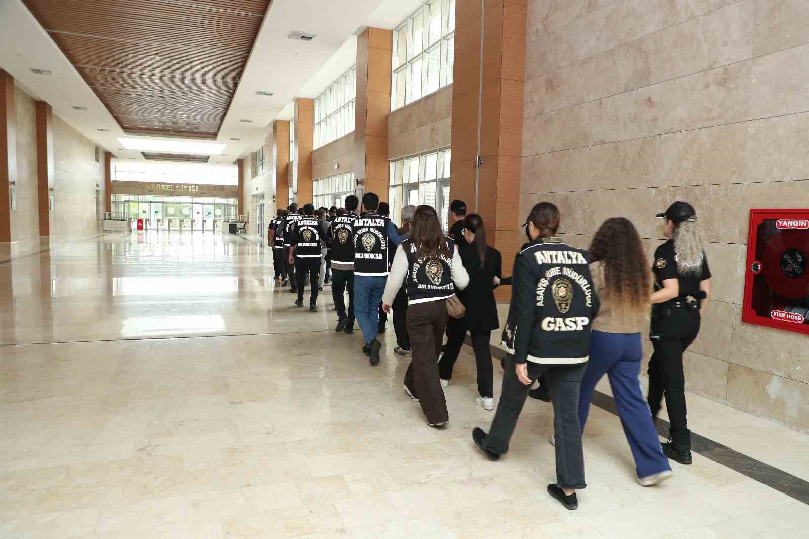 Antalya’da "çarşaf" operasyonu: 42 milyon TL’lik mal varlığına el konuldu