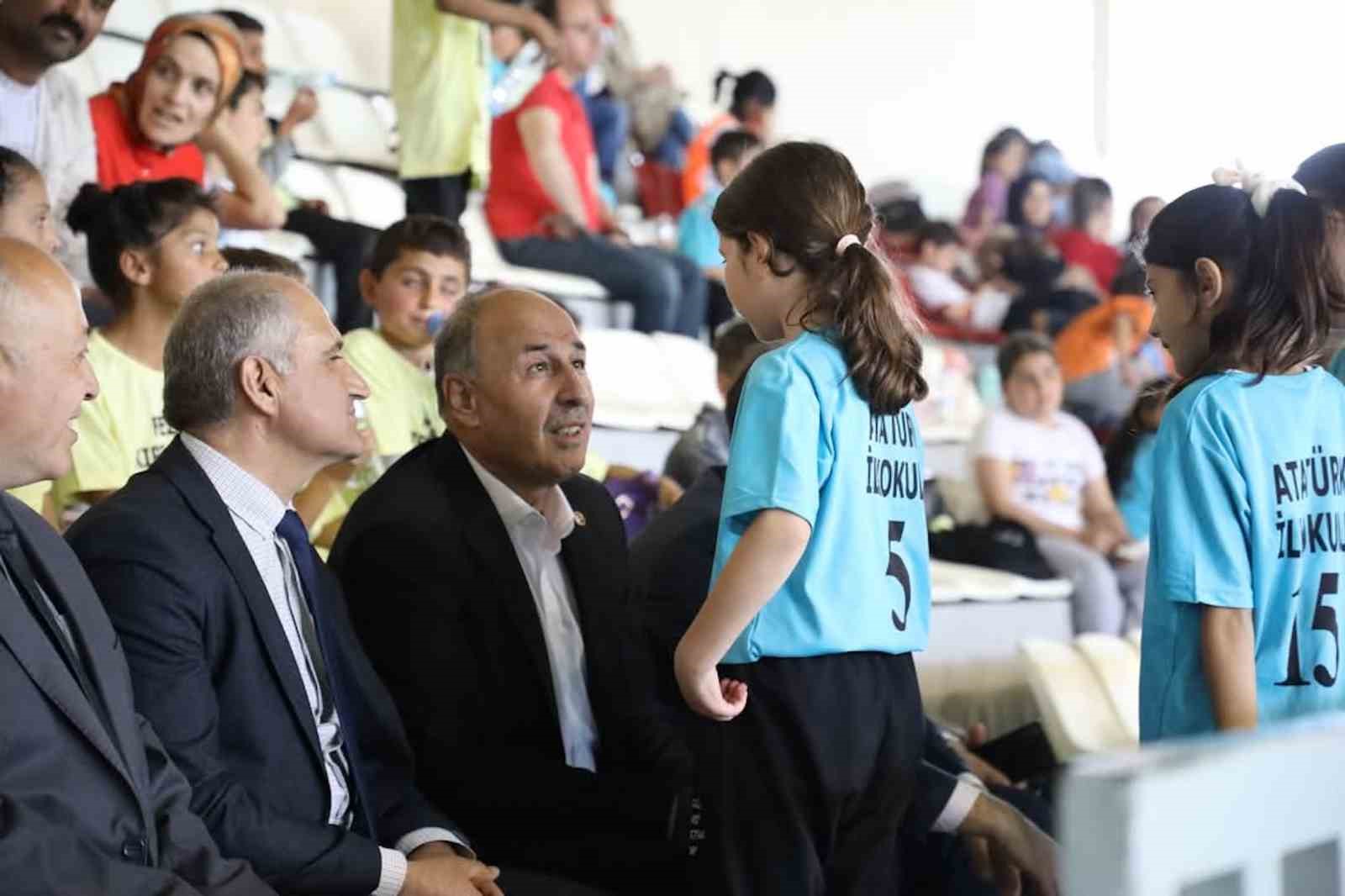 Alaca&rsquo;da &ccedil;ocuklar oyun şenliğinde buluştu
