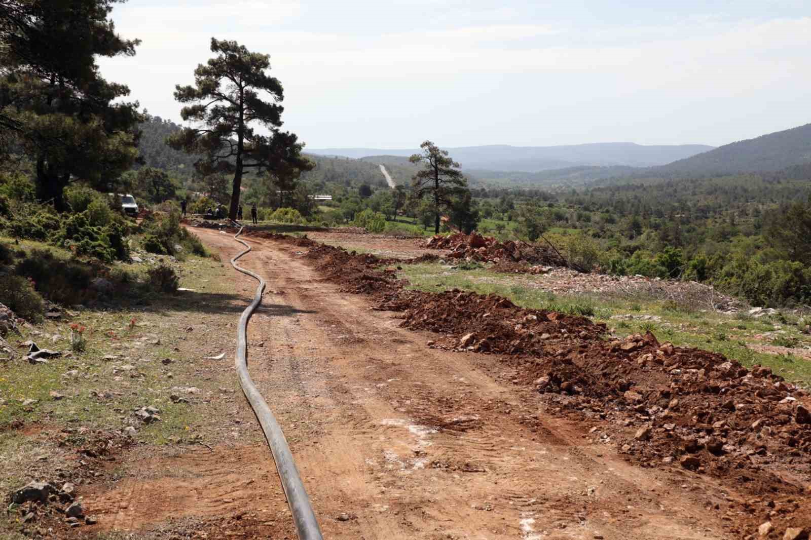 &Ccedil;ırpı Mahallesinin i&ccedil;me suyu hatlarını yenileniyor
