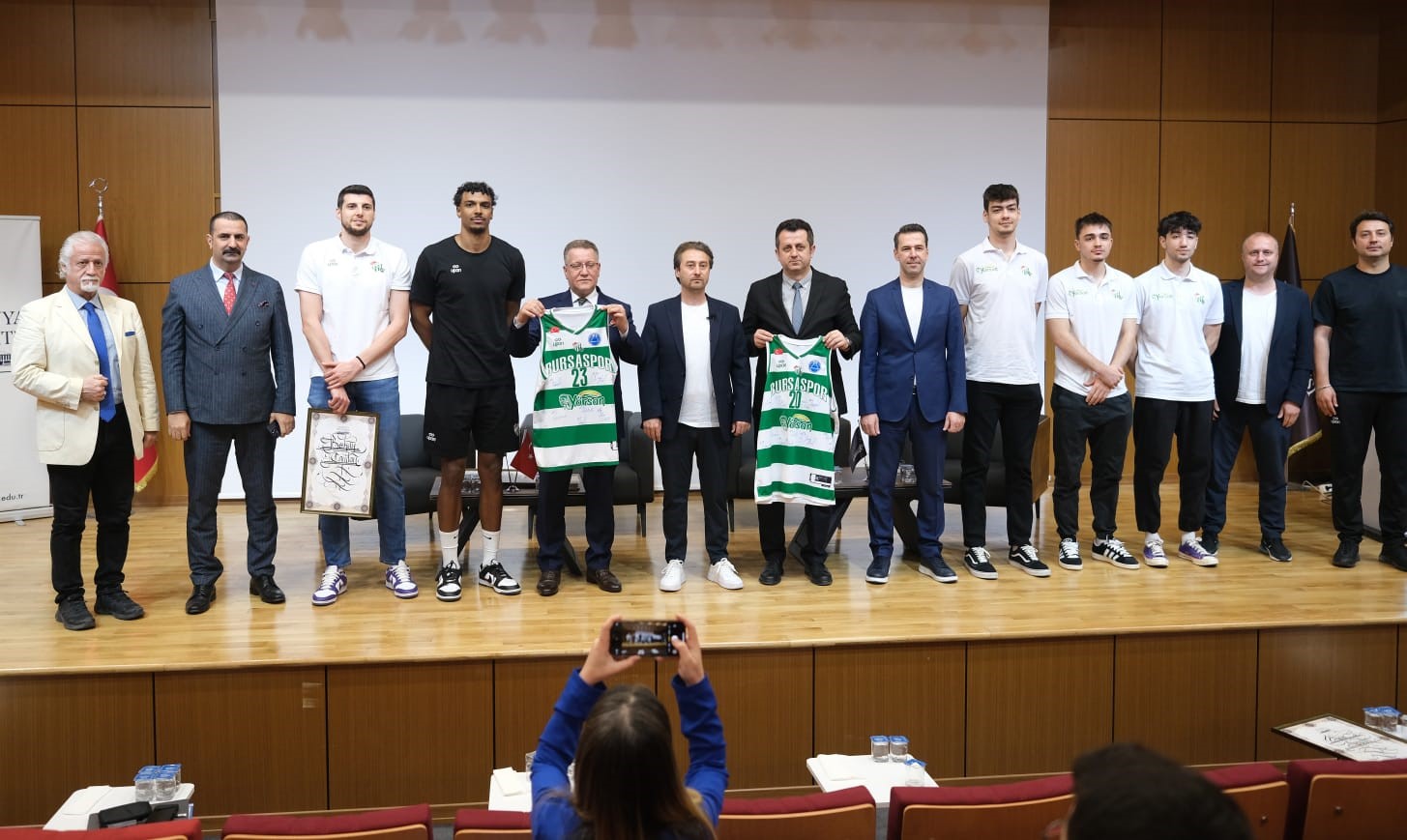 Bursaspor Basketbol Başkanı Sezgin Mudanya Üniversitesi’nde öğrencilerle buluştu