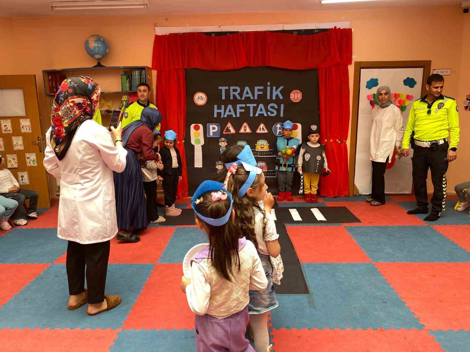 Tercan&rsquo;da "Trafik Haftası" etkinliği d&uuml;zenlendi
