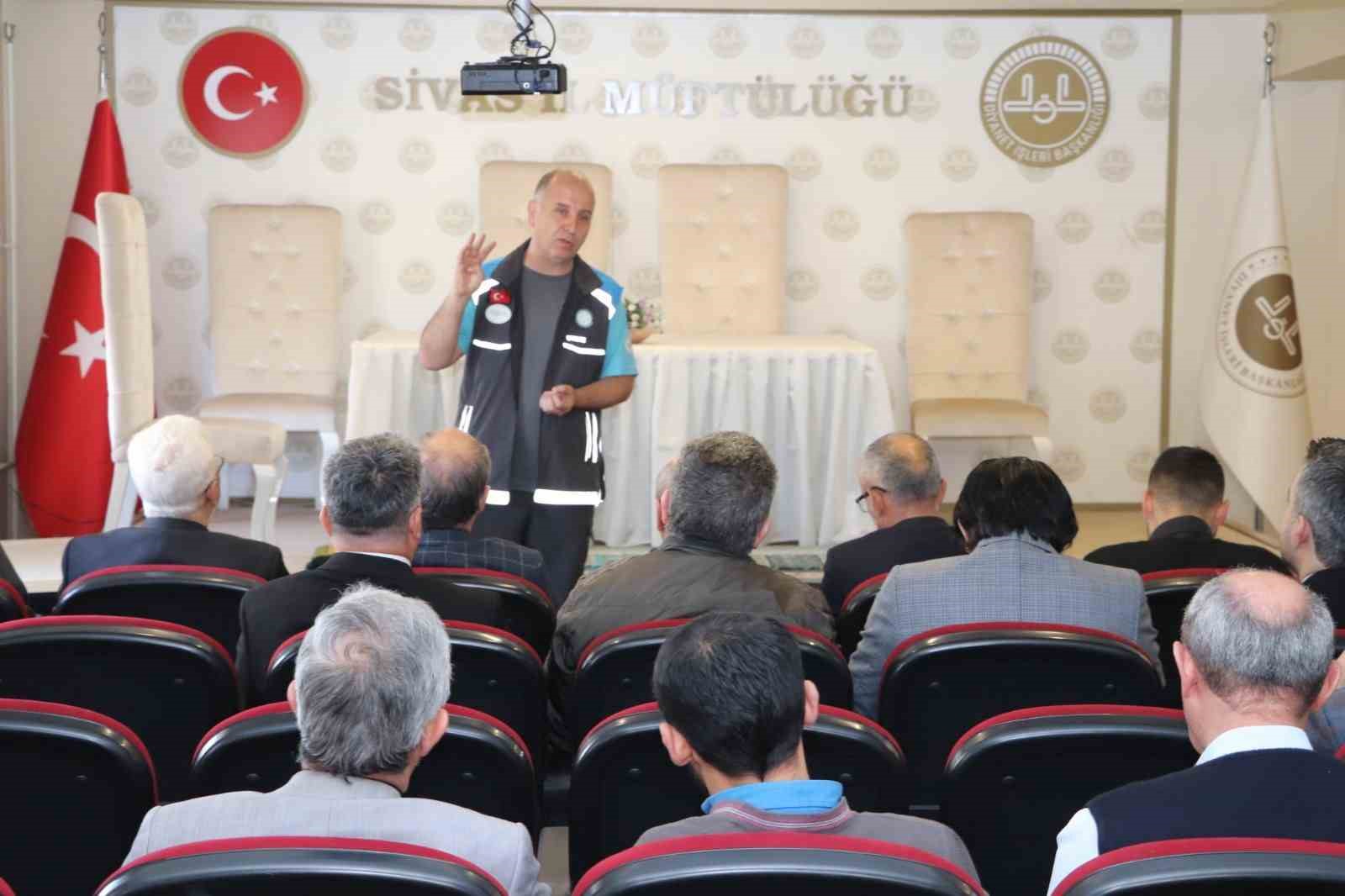 Müftülük personeline ilk yardım eğitimi verildi
