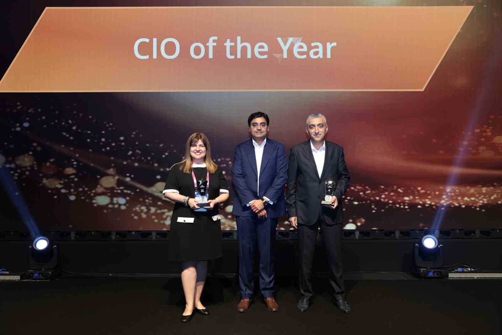 &Uuml;retken Yapay Zeka Asistanı SAVVy, İstanbul Sabiha G&ouml;k&ccedil;en&rsquo;e Yılın En İyi CIO&rsquo;su &ouml;d&uuml;l&uuml;n&uuml; getirdi
