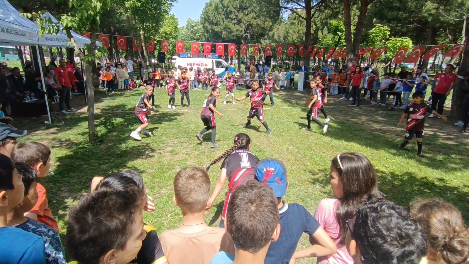 Manisa’da 33 okulun öğrencileri Çocuk Şenliği ve piknikte buluştu
