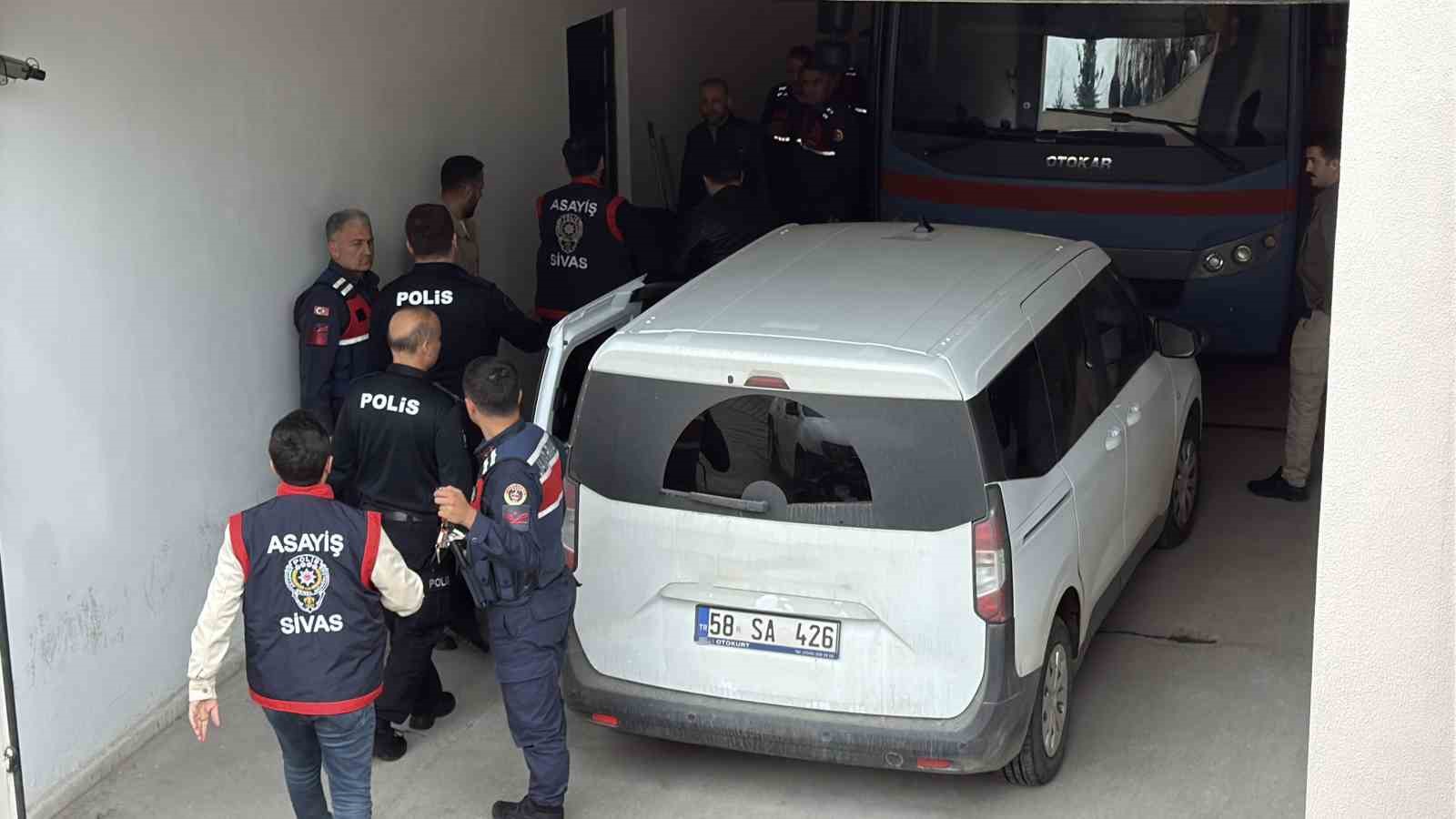 Kardeşlerin katil zanlısı, polis ifadesinde susma hakkını kullandı
