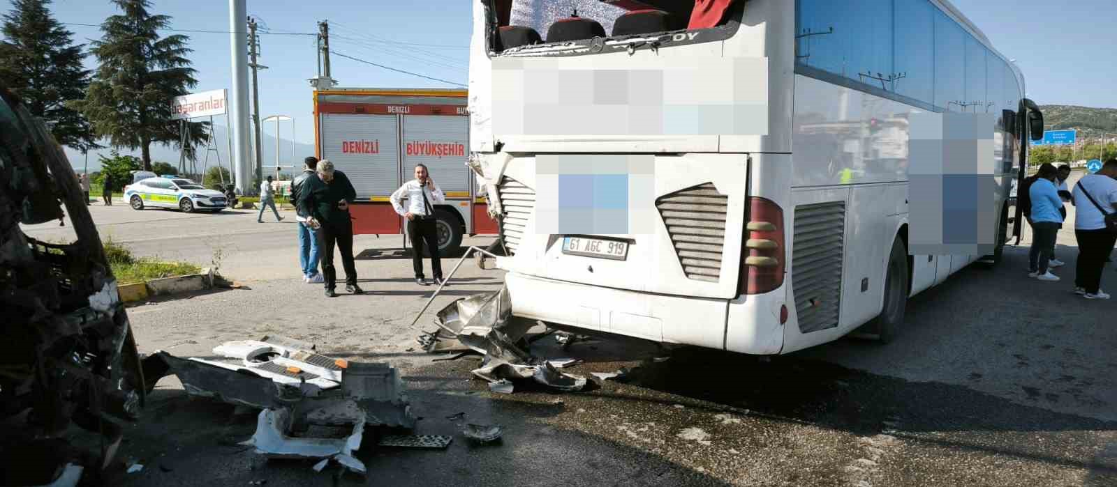 Tır, kırmızı ışıkta bekleyen otobüs ve otomobile çarptı: 6  yaralı
