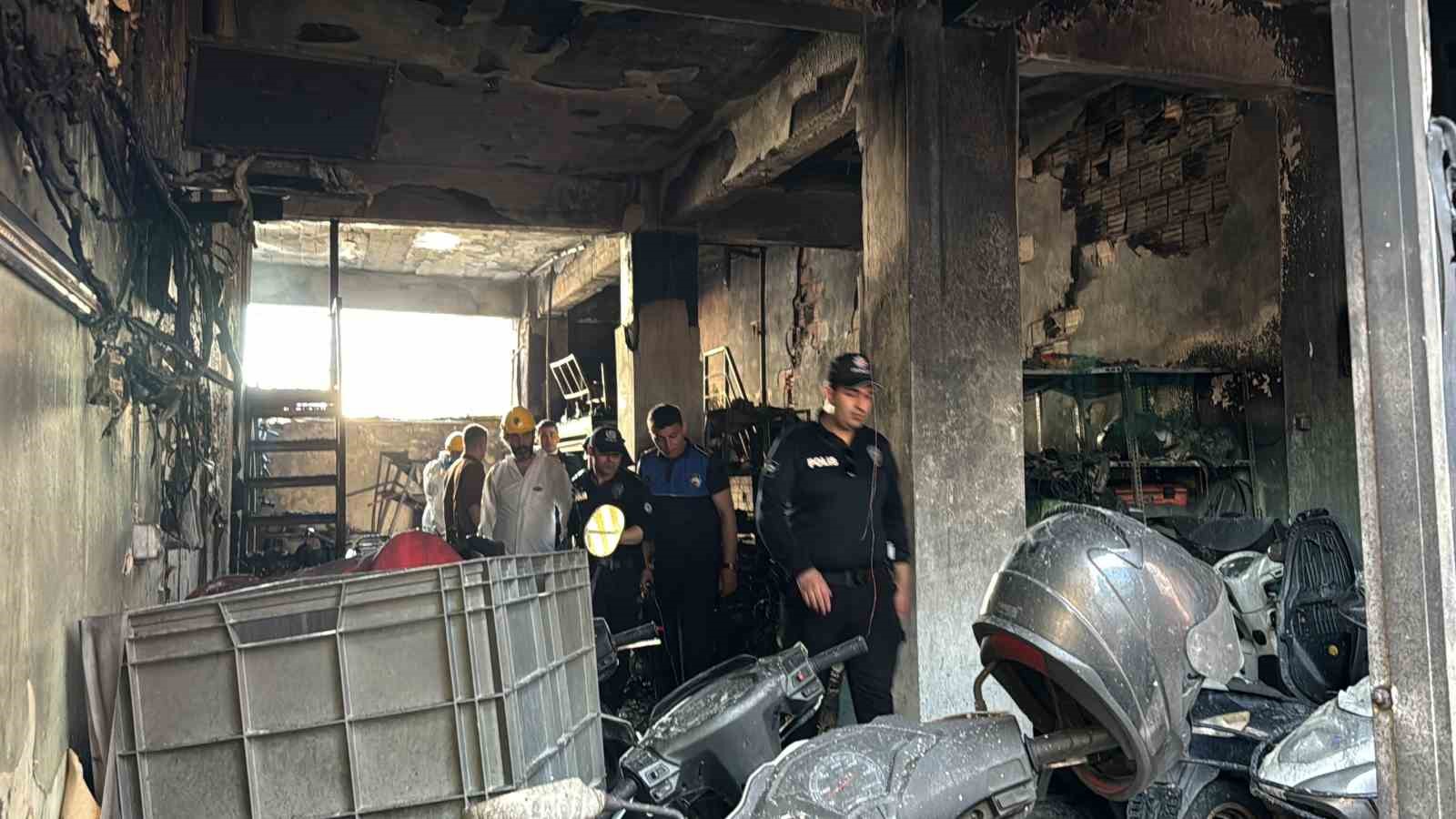 Kağıthane’de tamirhanedeki patlamada ölen gencin cenazesi Adli Tıp Kurumu’na kaldırıldı