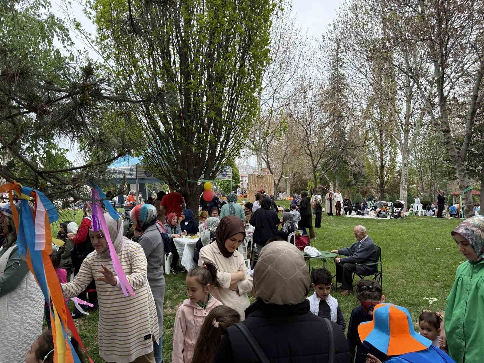 Çorum’da Hıdırellez coşkusu Bosna Parkı’nı şenlendirdi
