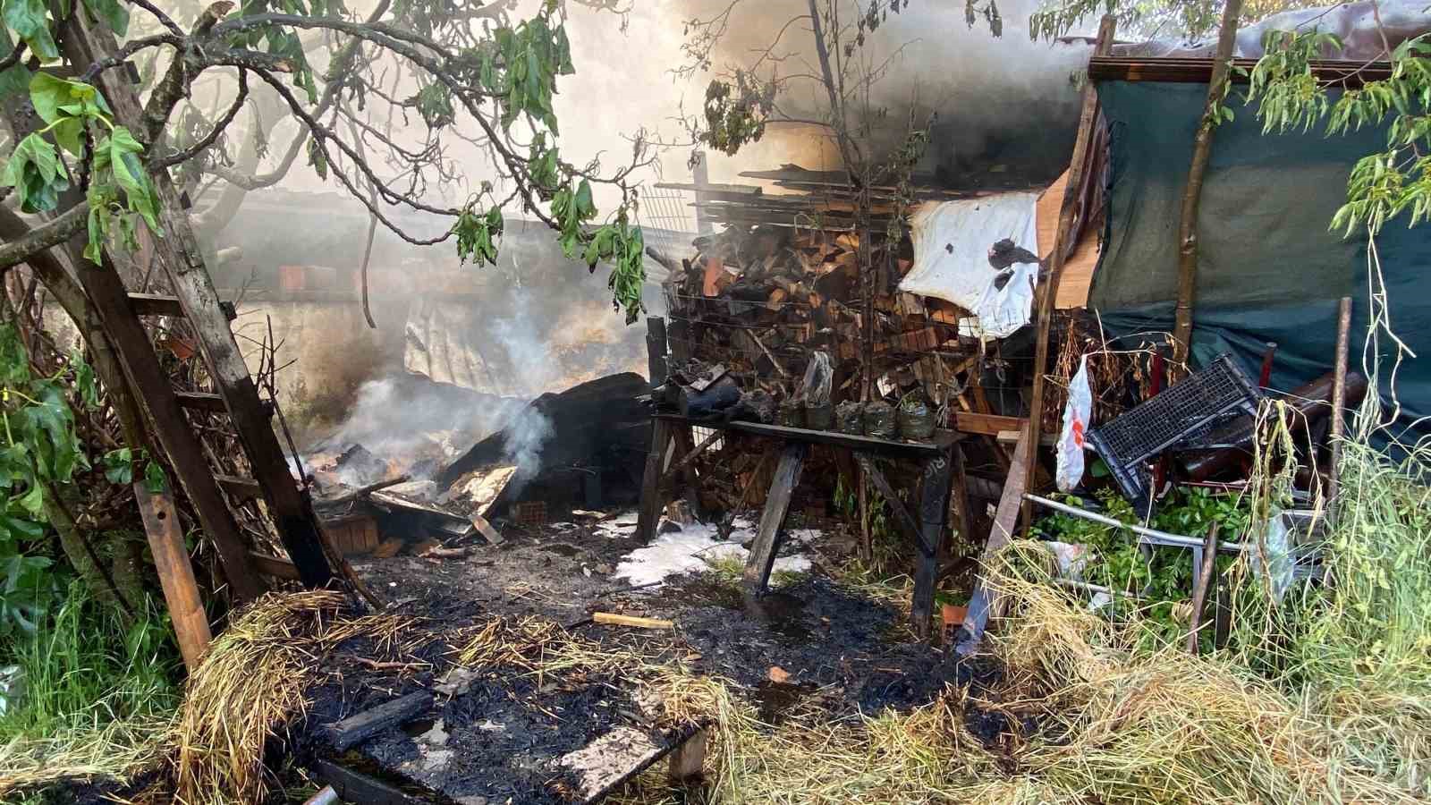 Odunluk alev alev yandı