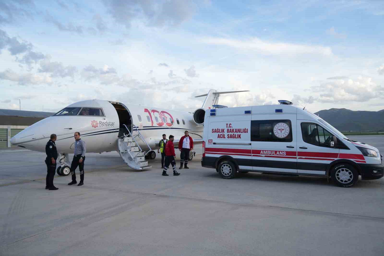 Muş’ta uçak ambulans 7 aylık bebek için havalandı