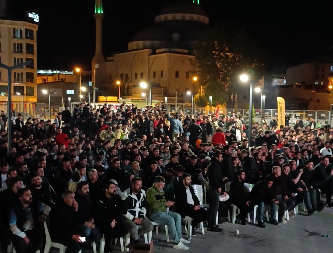 Vanspor FK taraftarının galibiyet coşkusu
