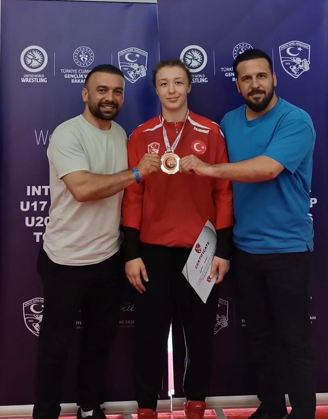 Edirneli sporcudan 3 günde 2 altın madalya
