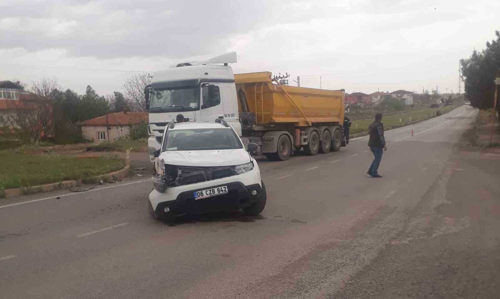 Kırıkkale’de otomobil ile hafriyat kamyonu çarpıştı: 1 yaralı