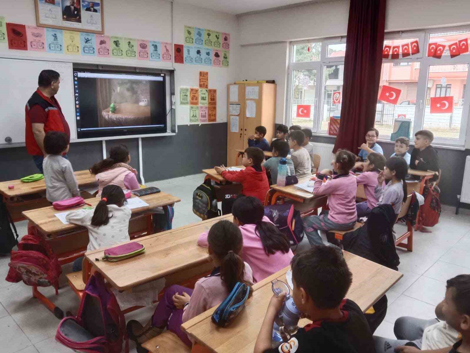 İsrafı önlemek için temelden eğitim veriliyor