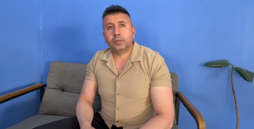 Özel güvenlik görevlisi ile tilkinin dostluğu görenleri şaşırtıyor