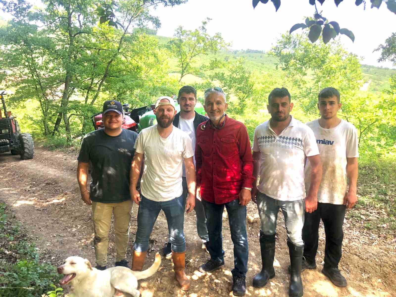 Tarlada çalışırken buldukları yavru karacalar için seferber oldular