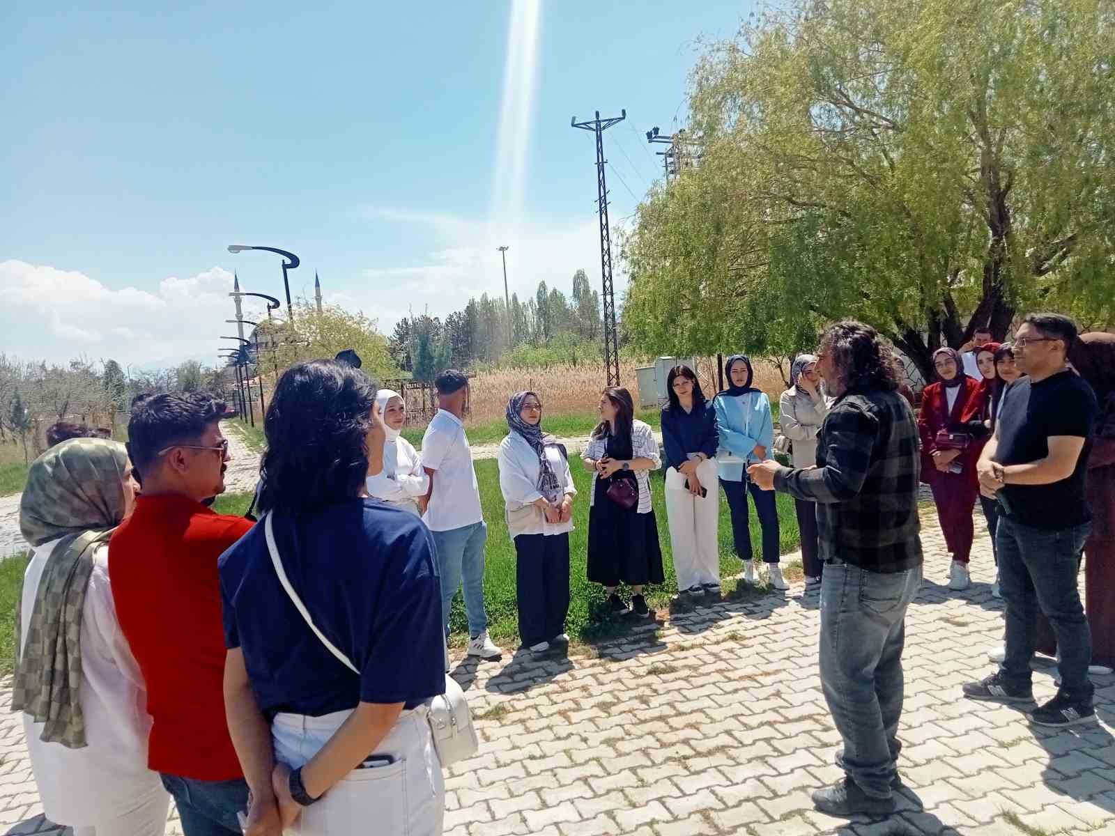 &Ouml;ğrenciler yaban hayvanlarını ve doğayı yakından tanıdı
