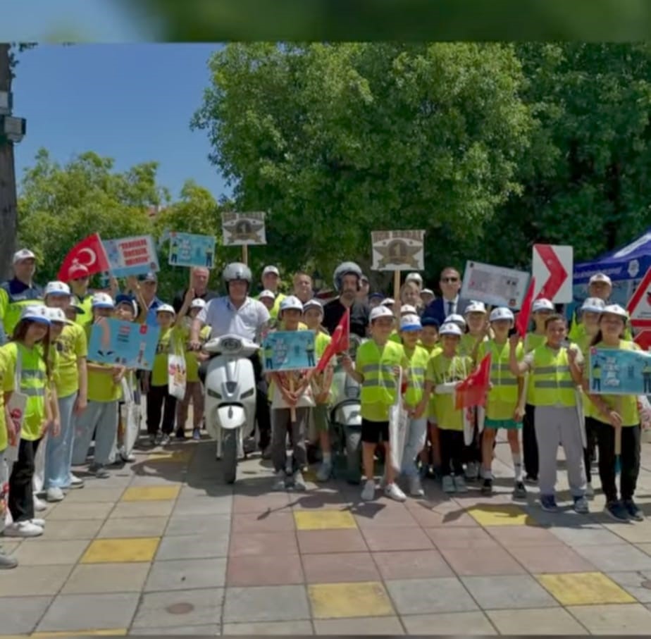 Ortaca’da öğrencilerle yaya geçidi eğitimi gerçekleştirildi