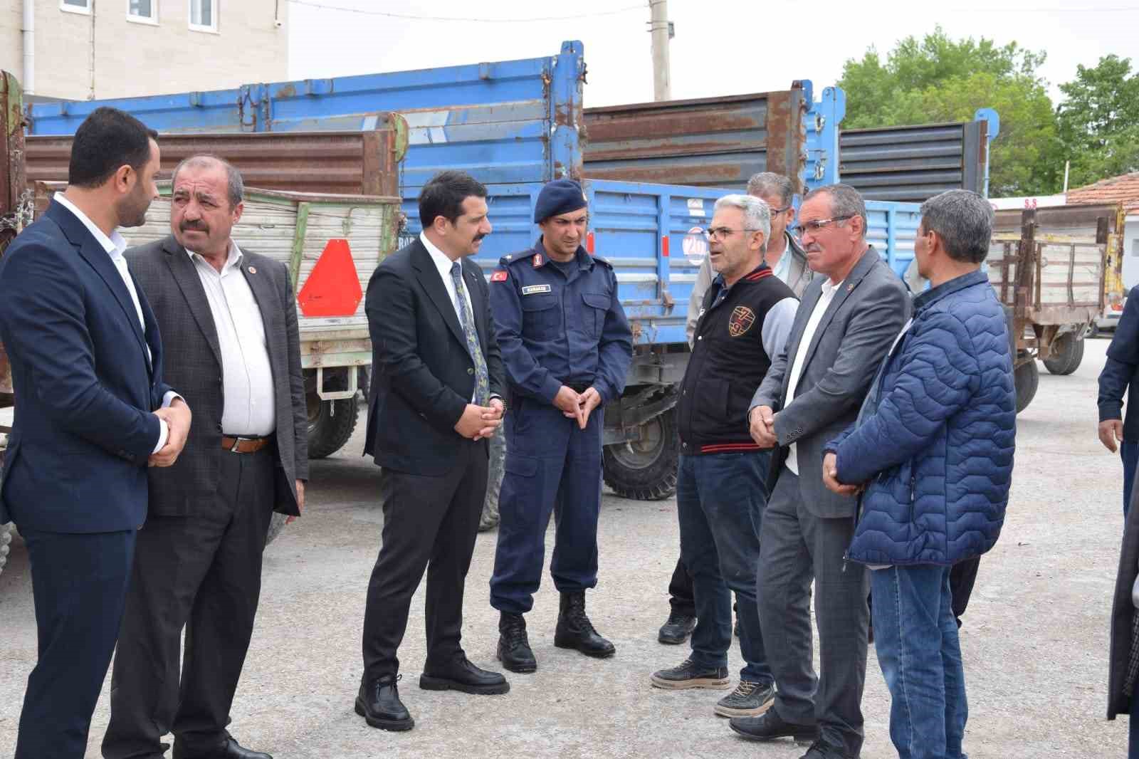 Karapınar&rsquo;da &ccedil;ift&ccedil;ilere reflekt&ouml;r dağıtıldı
