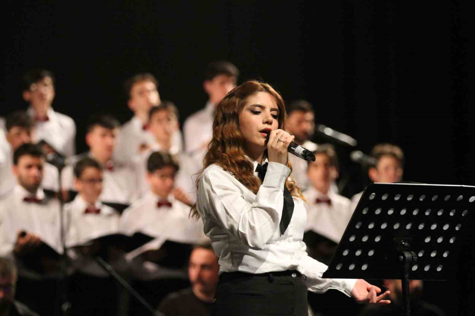 Fen Lisesi’nden türkü ve enstrüman dinletisi