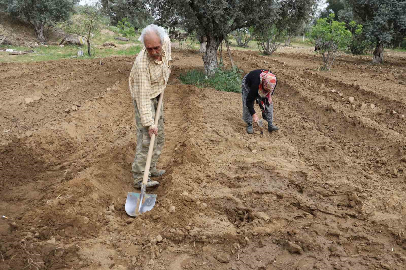 Mutluluğu toprakta buldular
