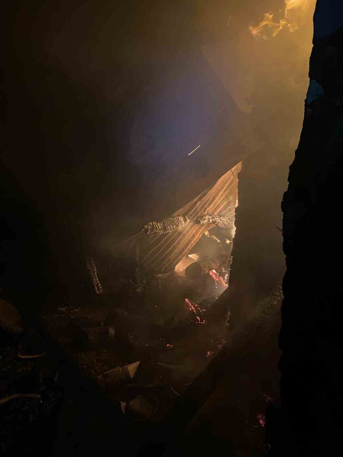 Kemah&rsquo;ta ev yangını
