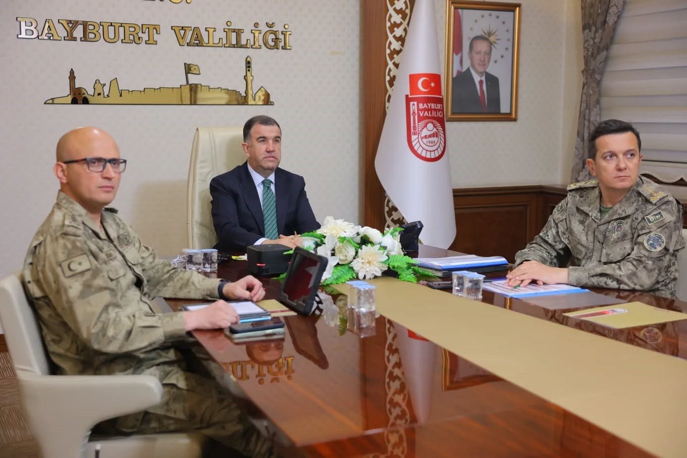 Vali Eldivan VKS &uuml;zerinden yapılan Asayiş ve G&uuml;venlik Toplantısı&rsquo;na katıldı
