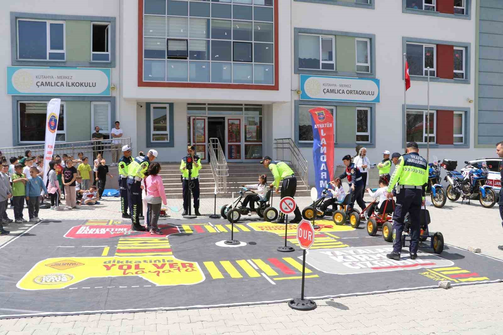 Kütahya’da öğrencilere trafik eğitimi