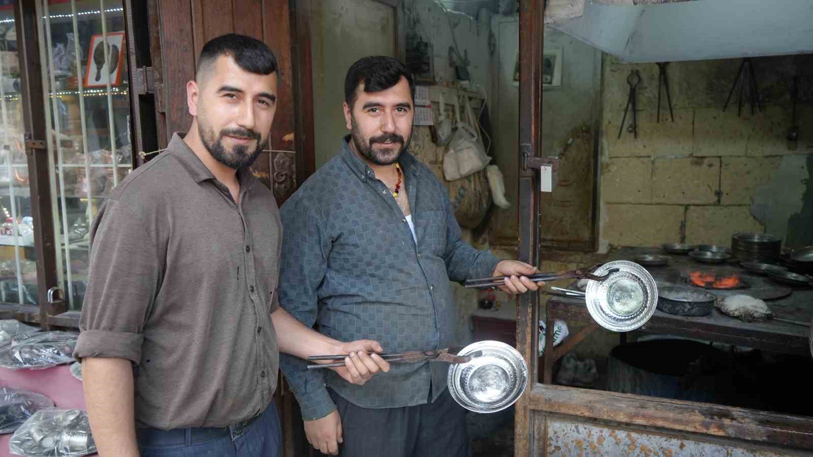 Gaziantep’te 3’üncü kuşak kalaycı ikizler, mesleği yaşatıyor