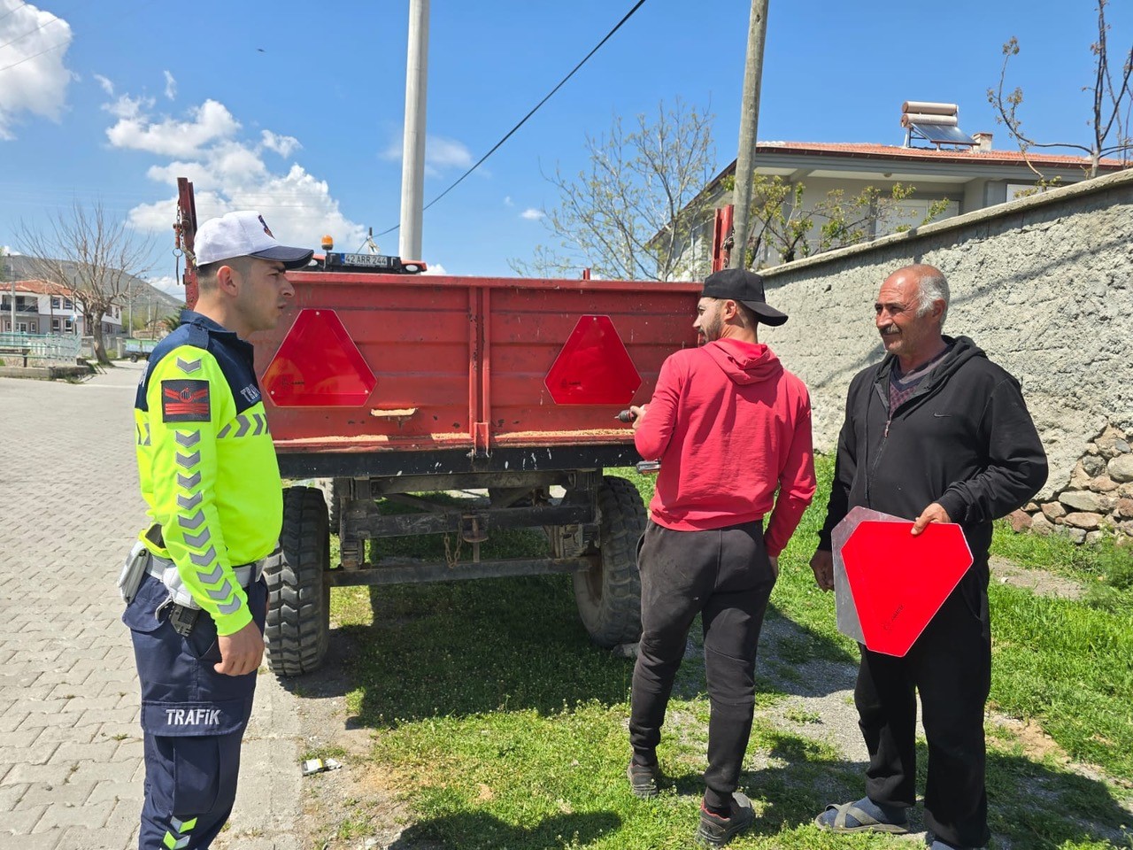 Kulu&rsquo;da &ccedil;ift&ccedil;ilere reflekt&ouml;r dağıtıldı
