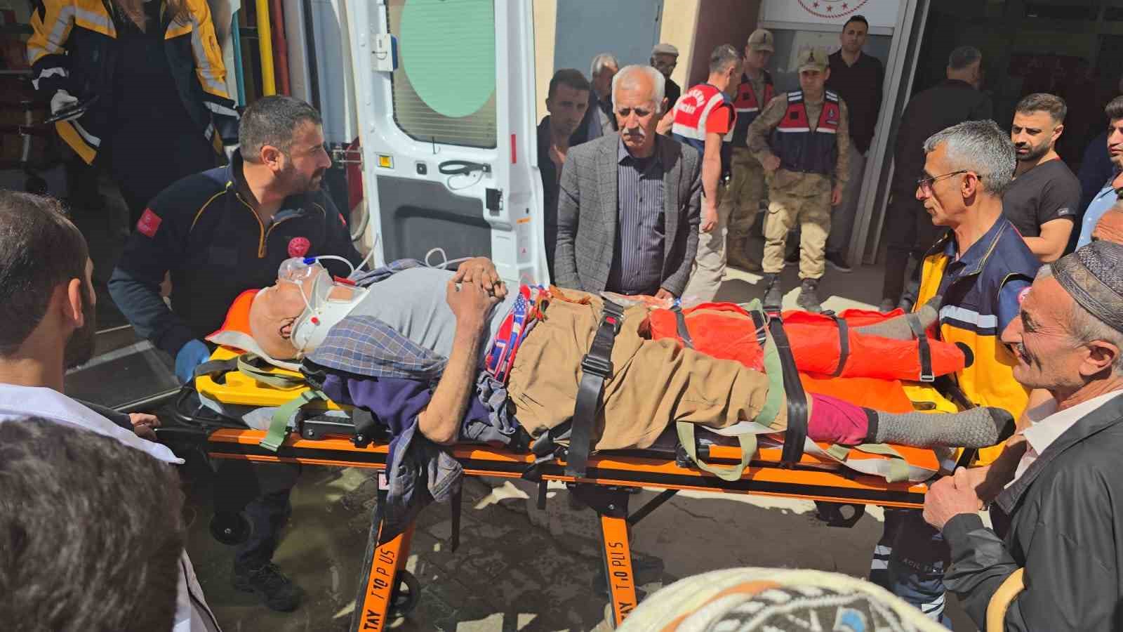 Pancar toplarken ayağını kıran yaşlı adam helikopterle kurtarıldı