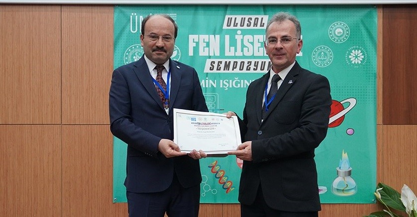 Fen Lisesi &Ouml;ğrencileri ET&Uuml;&rsquo;de d&uuml;zenlenen sempozyumda buluştu
