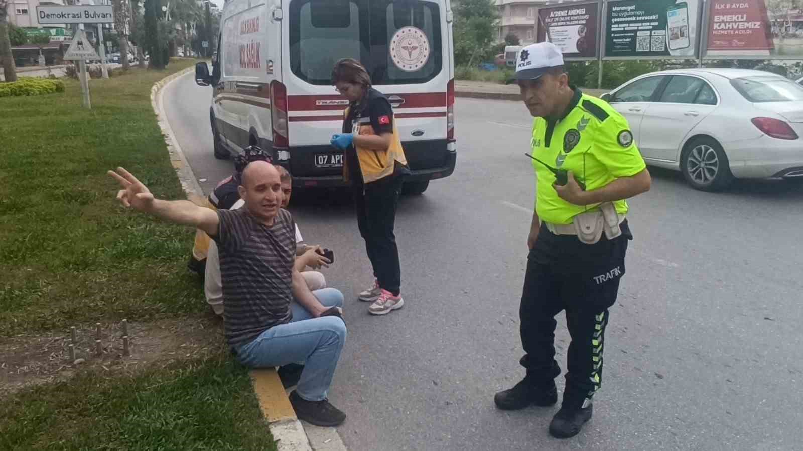 Devrilen ara&ccedil;tan yara almadan &ccedil;ıktılar
