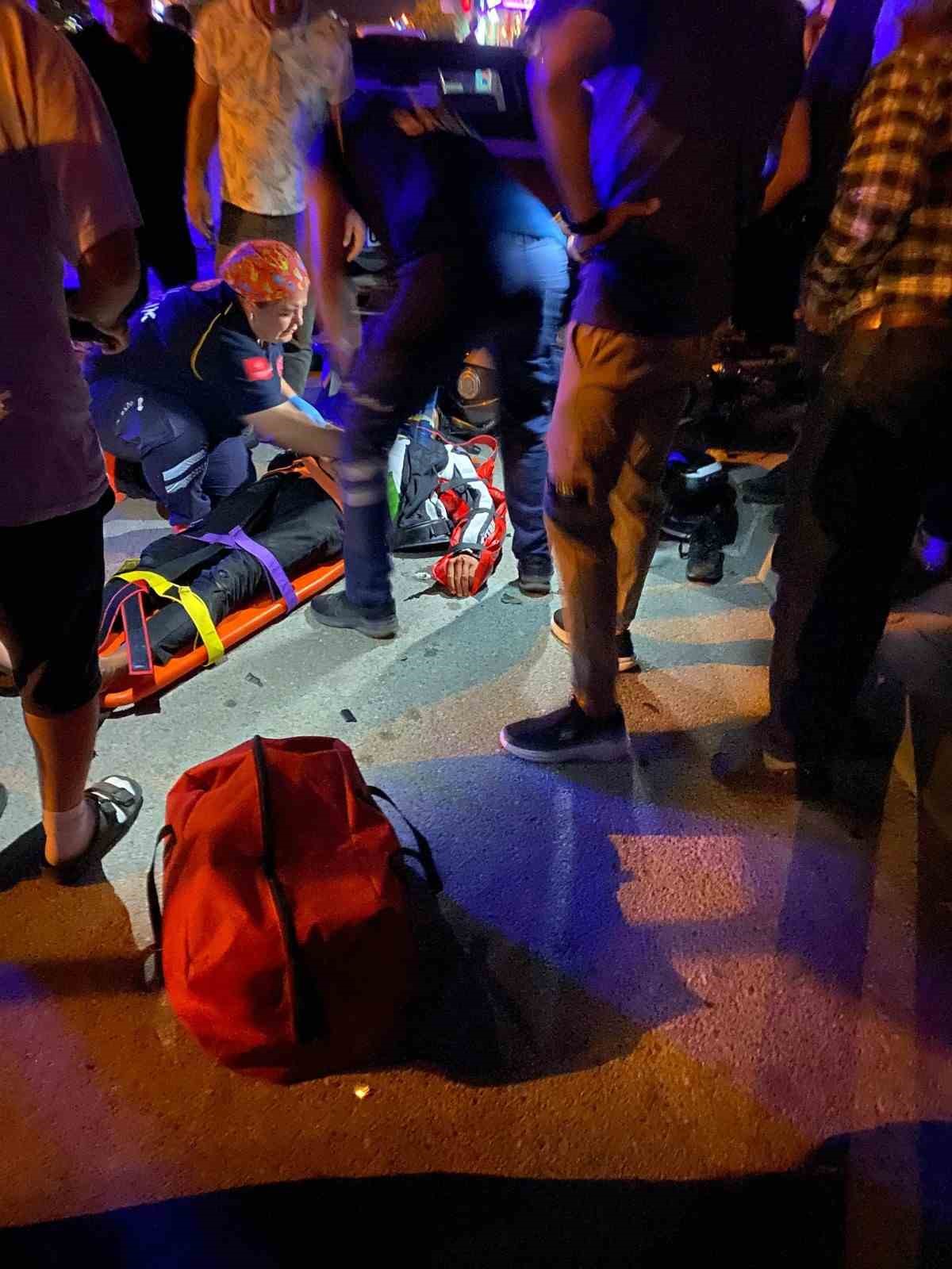 Motosikletli gen&ccedil;lerin &ouml;l&uuml;mle burun buruna geldiği kaza kamerada
