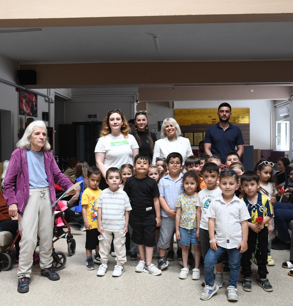 Yunusemreli minikler Anneler G&uuml;n&uuml;&rsquo;n&uuml; kutladı
