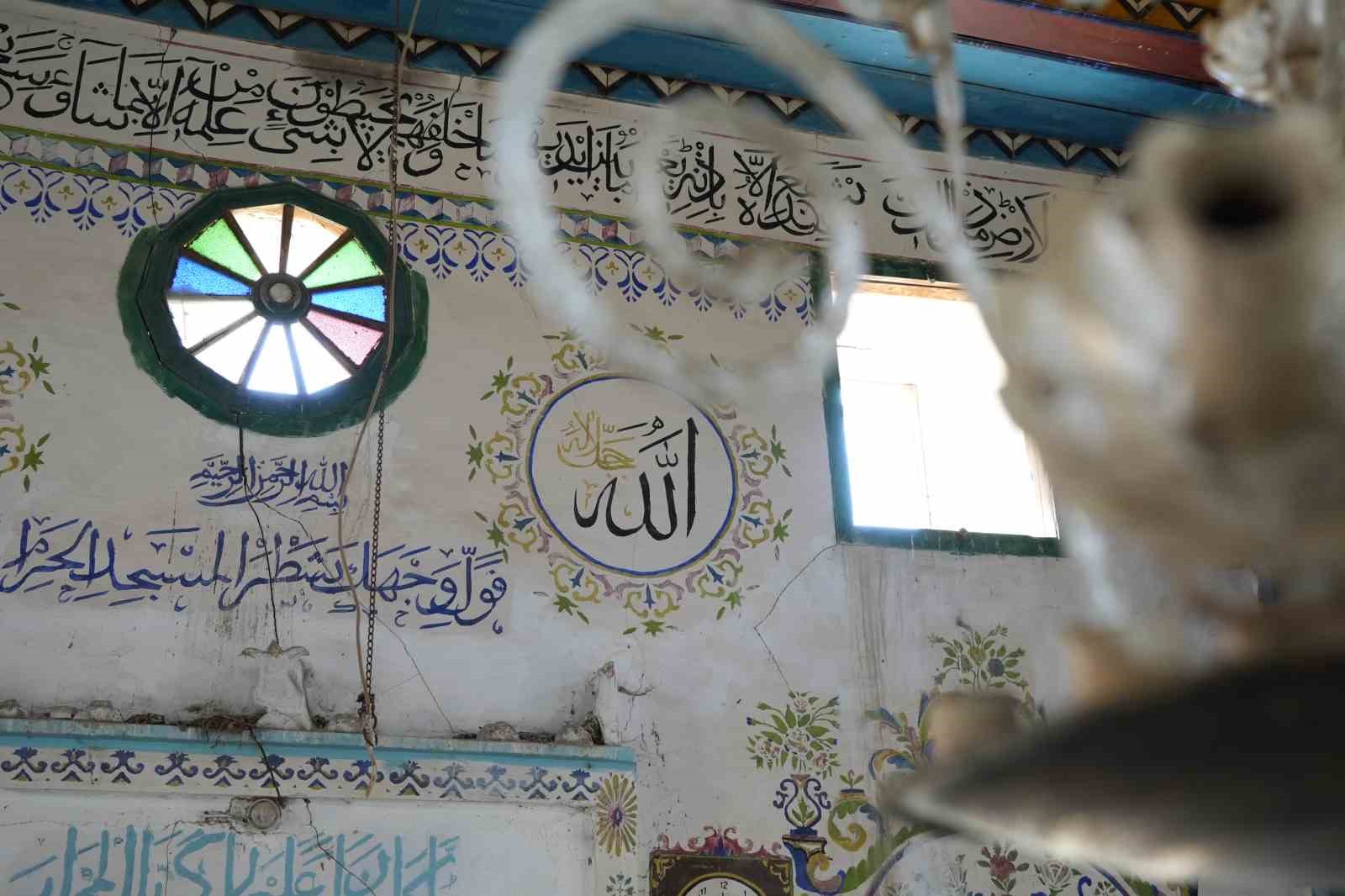 Ahşap işçiliği ile dikkat çeken cami yıkılma tehlikesiyle karşı karşıya
