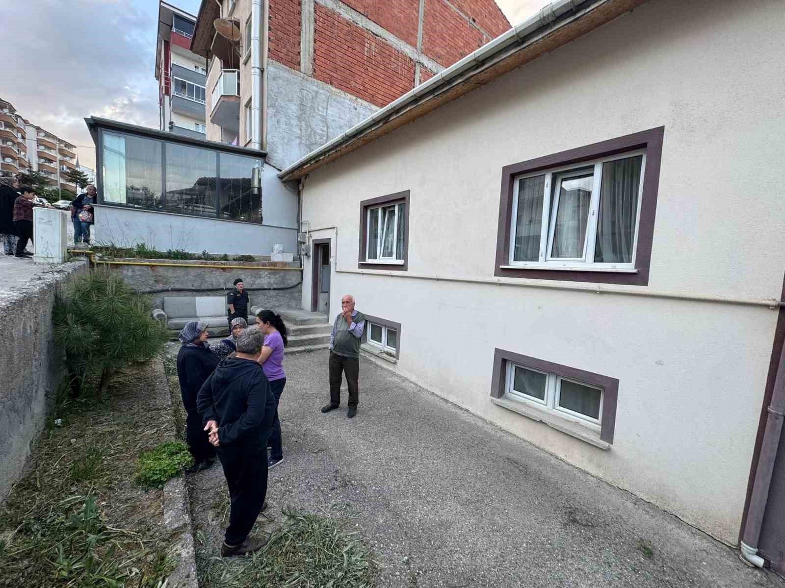 Hastanede yatan eşini g&ouml;rmek i&ccedil;in hazırlık yaparken kalbine yenik d&uuml;şt&uuml;
