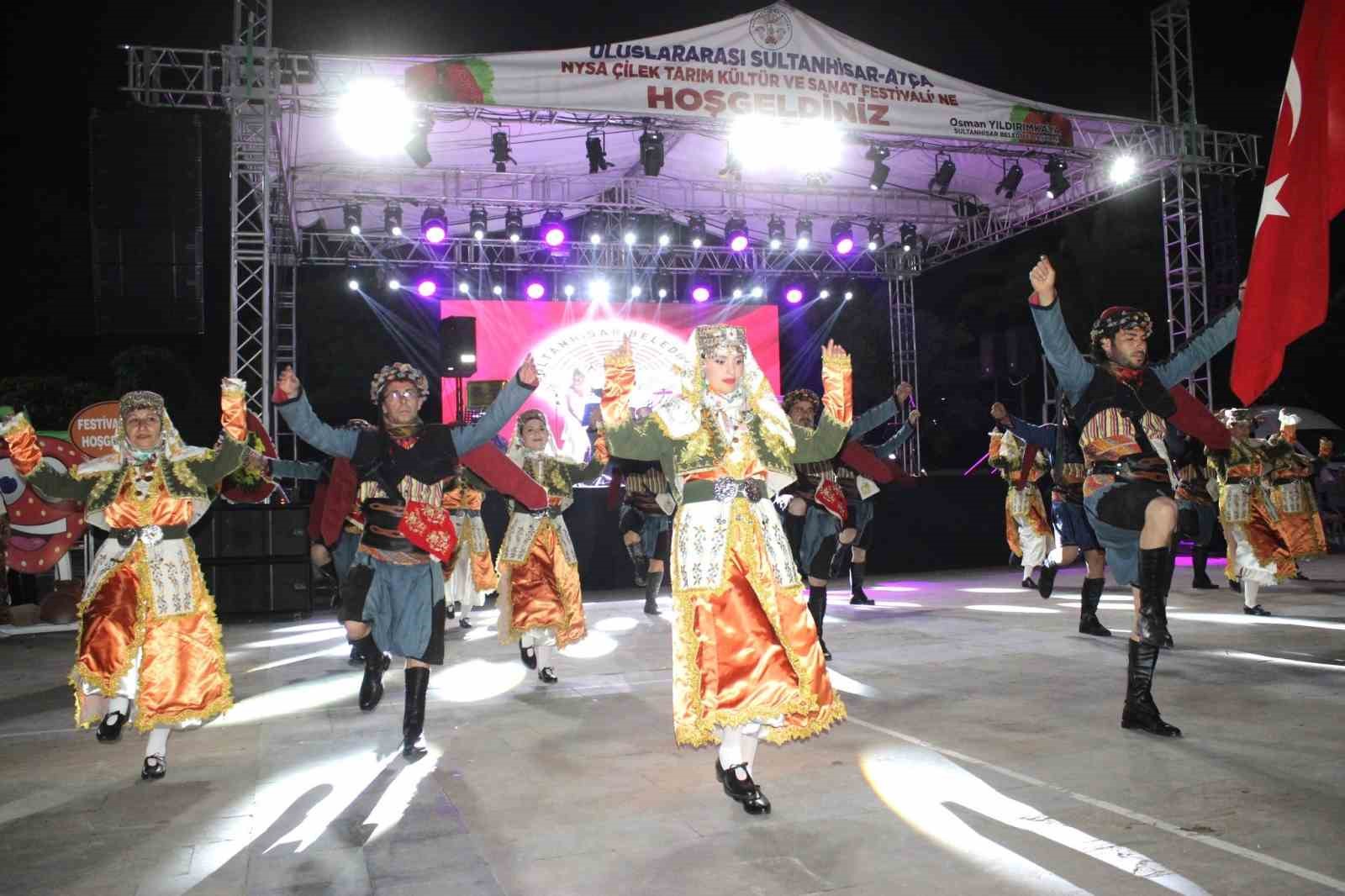 Çocukların geri dönüşüm defilesi beğeni topladı
