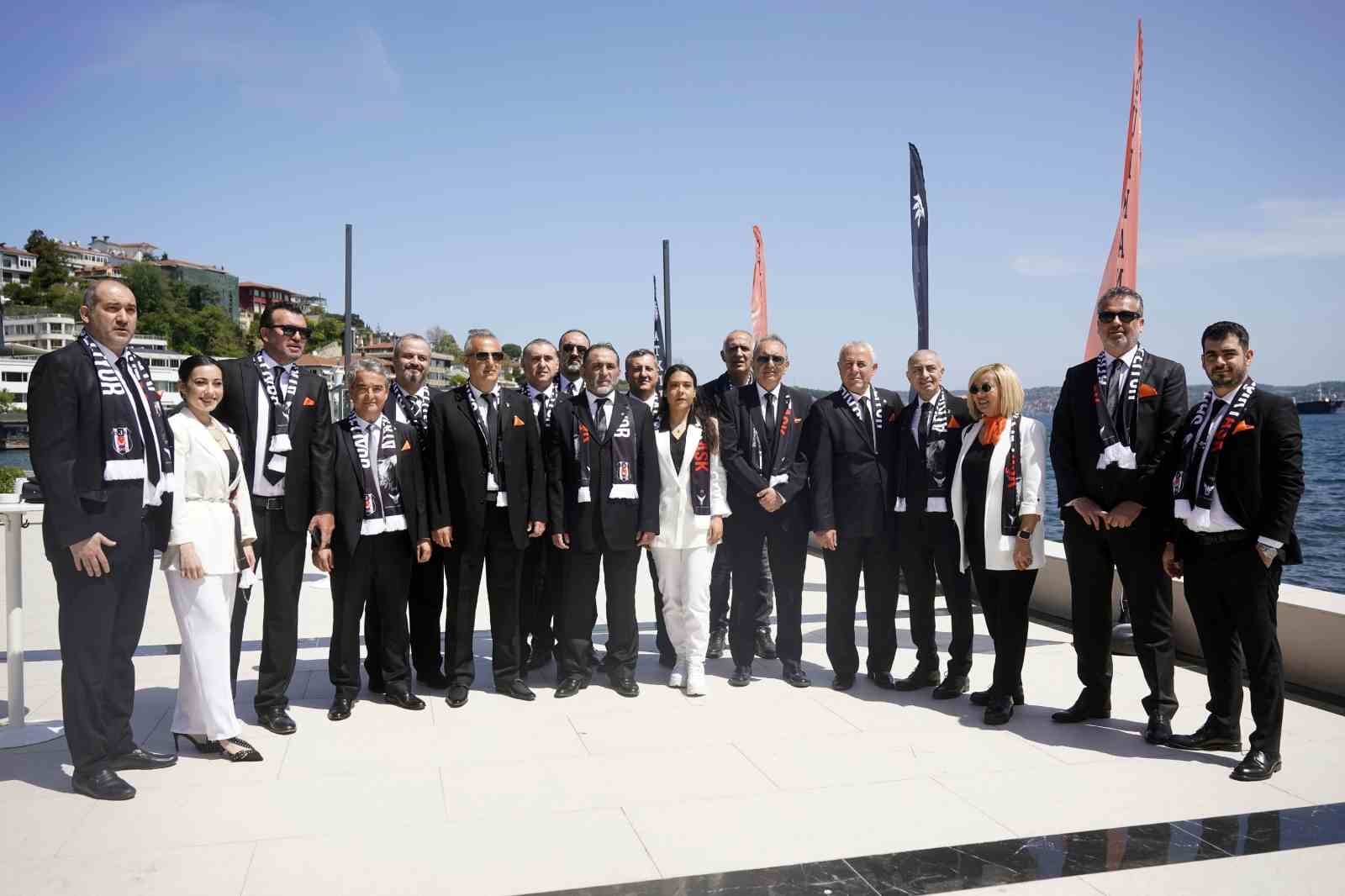 Beşiktaş Başkan Adayı Gürkan Aksoy, yönetim kurulunu tanıttı
