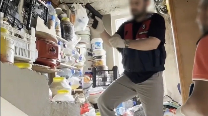 Alanya&rsquo;da silah ka&ccedil;ak&ccedil;ılarına eş zamanlı operasyon
