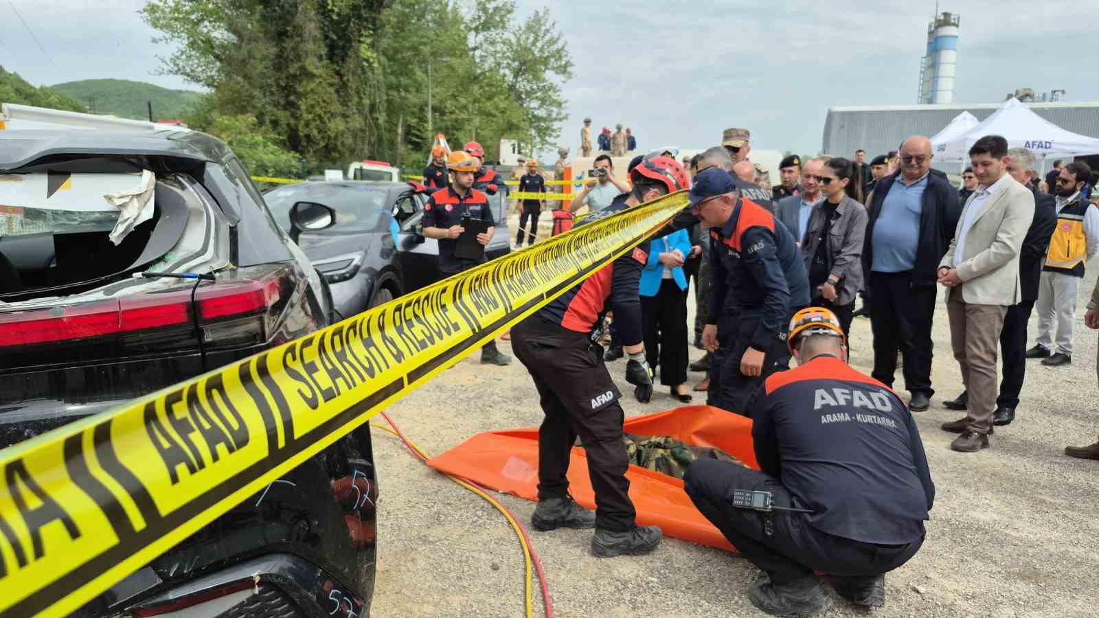 Bartın&rsquo;da yeni a&ccedil;ılan AFAD Eğitim Merkezi&rsquo;ndeki tatbikat ger&ccedil;eğini aratmadı
