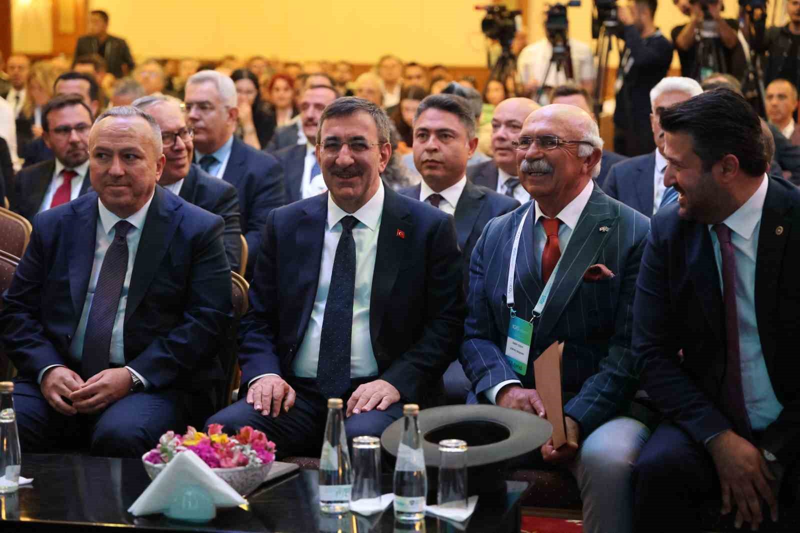 Cumhurbaşkanı Yardımcısı Yılmaz: "Cari açığımızın büyük bir bölümünün enerjiden kaynaklandığını görüyoruz"
