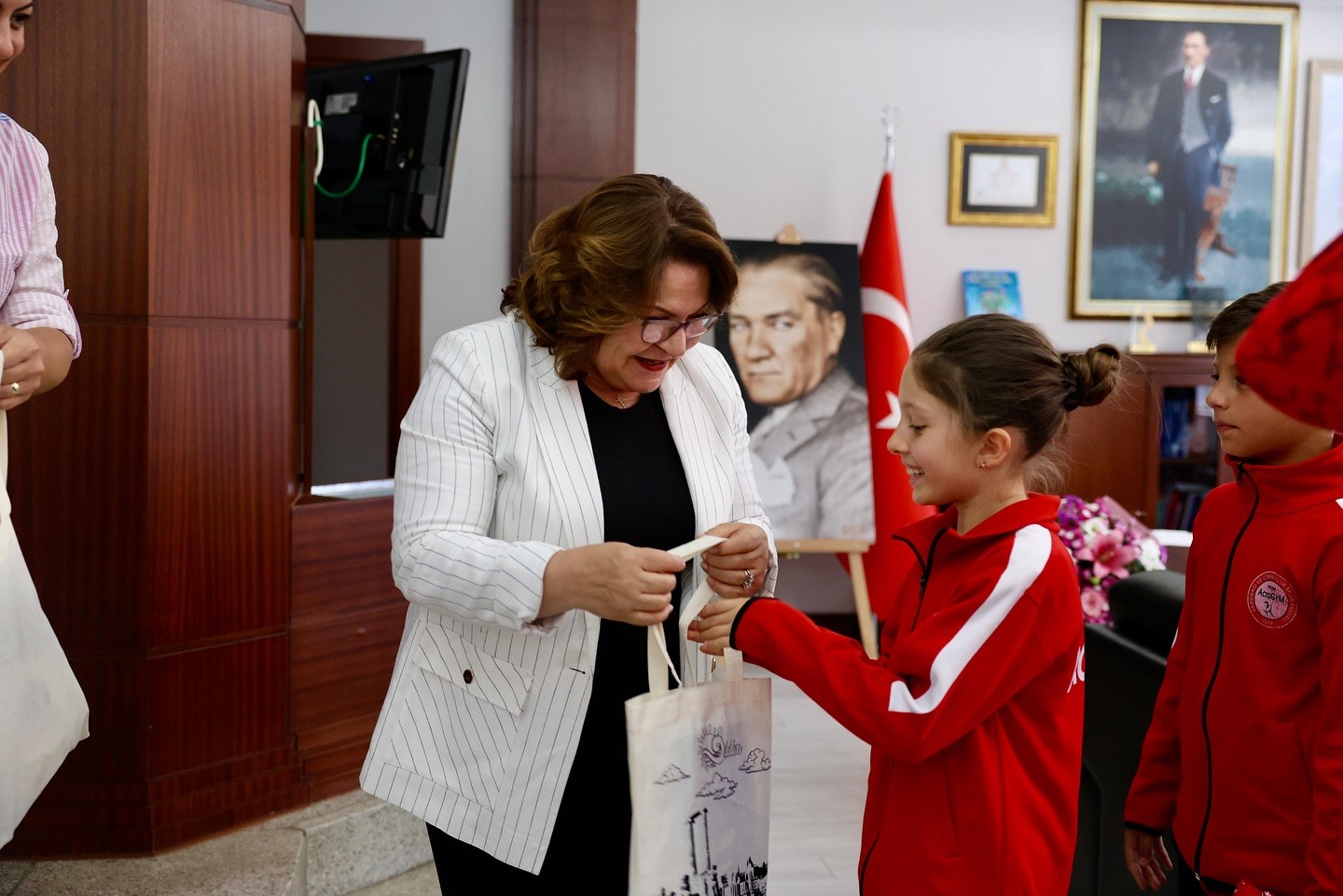 Başkan Gençay, Didimli milli sporcuları ağırladı
