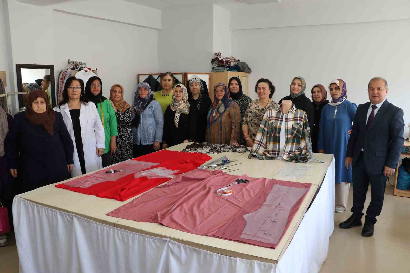 Vefa ve gurur bir arada: Şehit annesi, oğlunun adını taşıyan kurumu torunuyla ziyaret etti
