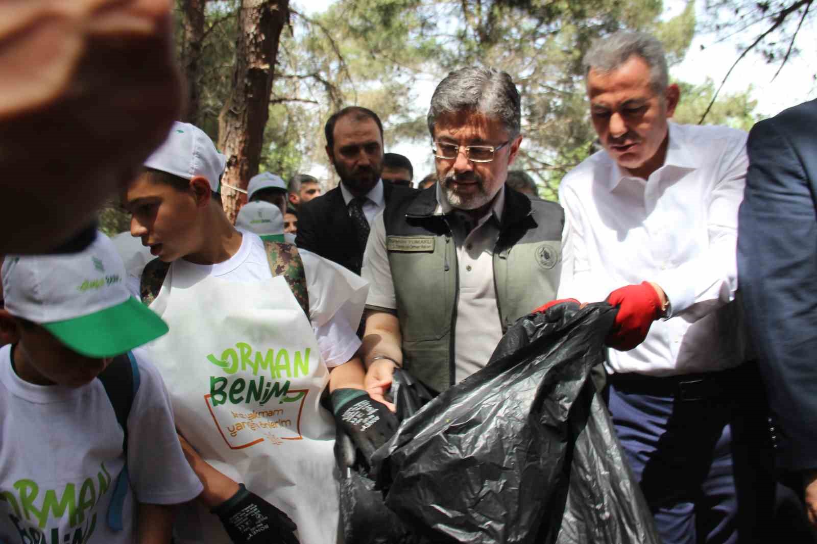 Bakan Yumaklı İzmir’de konuştu: "Yangın, çıkmak için sebep arıyor"
