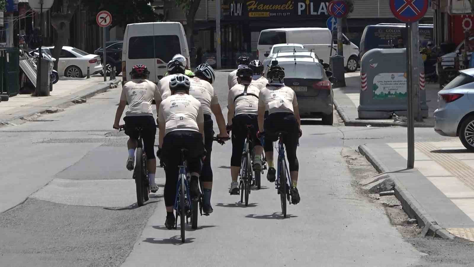 İstanbul’dan Bursa’ya ’çevre’ için pedal çeviren 10 bisikletçi Yalova’ya ulaştı
